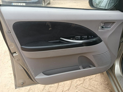 MITSUBISHI GRANDIS (NA0W)