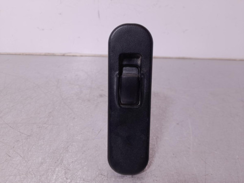  MANDO ELEVALUNAS TRASERO DERECHO MITSUBISHI L200 (K70) 