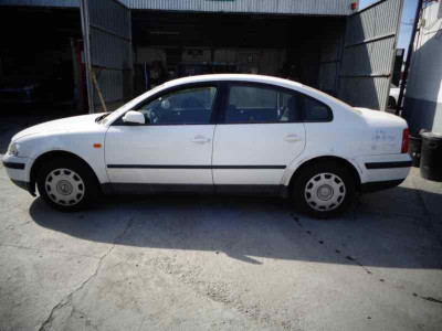 VOLKSWAGEN PASSAT BERLINA (3B2)