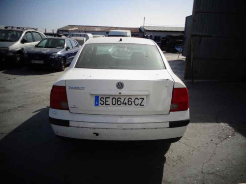 VOLKSWAGEN PASSAT BERLINA (3B2) — vehículo donante para recambios 