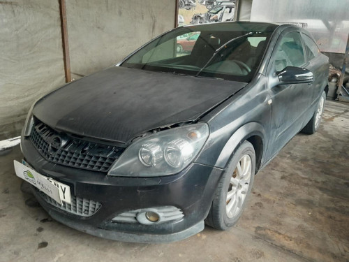 OPEL ASTRA H GTC — vehículo donante para recambios 