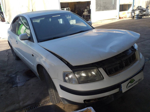  VOLKSWAGEN PASSAT BERLINA (3B2) 