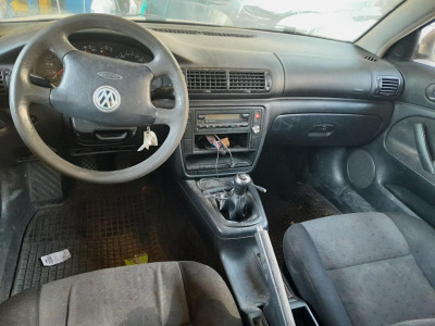 VOLKSWAGEN PASSAT BERLINA (3B2)