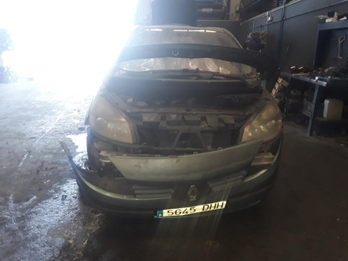 RENAULT SCENIC II (JM) — vehículo donante para recambios 