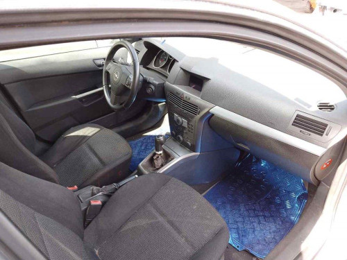OPEL ASTRA H BERLINA — vehículo donante para recambios 