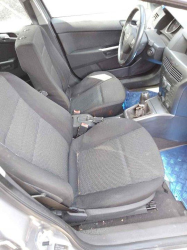 OPEL ASTRA H BERLINA — vehículo donante para recambios 