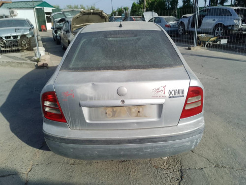  SKODA OCTAVIA BERLINA (1U2) 
