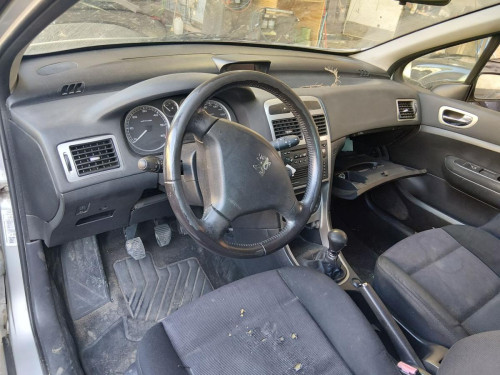 PEUGEOT 307 BREAK / SW (S1)(04.2002) — vehículo donante para recambios 
