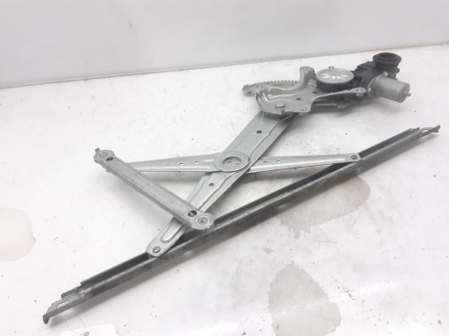 ELEVALUNAS DELANTERO DERECHO Lexus IS (AVE30/GSE30) 