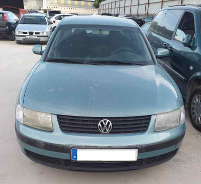 VOLKSWAGEN PASSAT BERLINA (3B2)