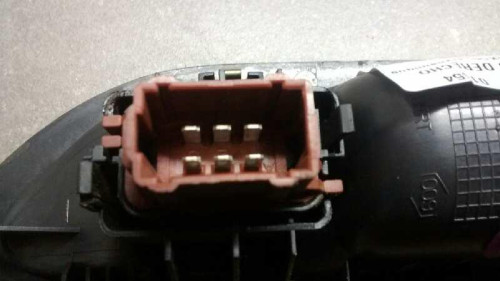 MANDO ELEVALUNAS TRASERO DERECHO Renault LAGUNA II GRANDTOUR (KG0) 