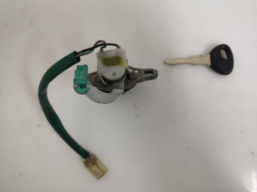 BOMBIN PORTON TRASERO MAZDA PREMACY (CP) 