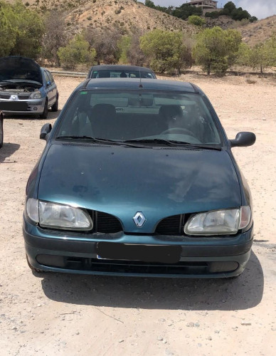 RENAULT MEGANE I CLASSIC (LA0) — vehículo donante para recambios 