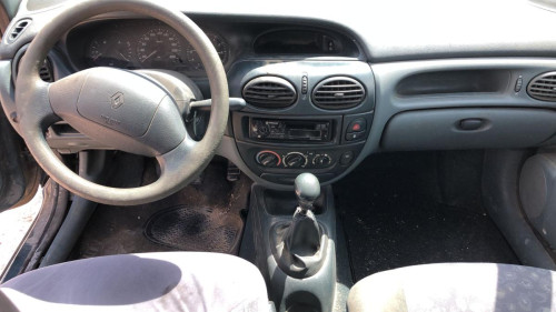 RENAULT MEGANE I CLASSIC (LA0) — vehículo donante para recambios 