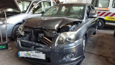 TOYOTA AVENSIS BERLINA (T25)