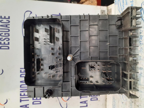  CAJA RELES / FUSIBLES 
