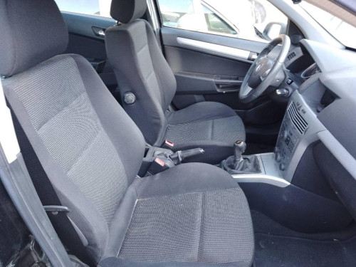 OPEL ASTRA H BERLINA — vehículo donante para recambios 