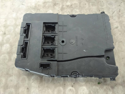 CAJA RELES / FUSIBLES Renault SCENIC II (JM) 