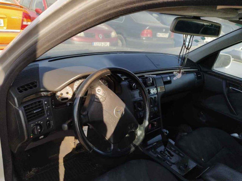  MERCEDES-BENZ CLASE E (BM 210) BERLINA 