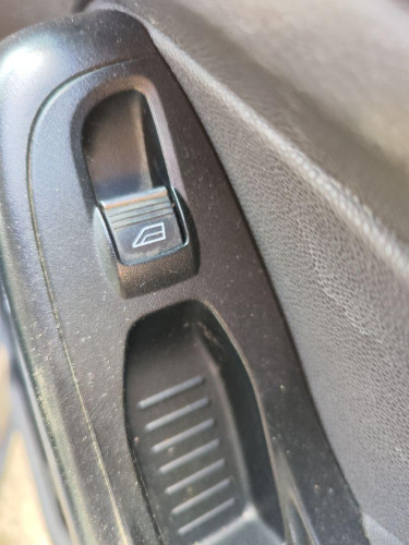 MANDO ELEVALUNAS DELANTERO DERECHO Ford FIESTA (CNN) 