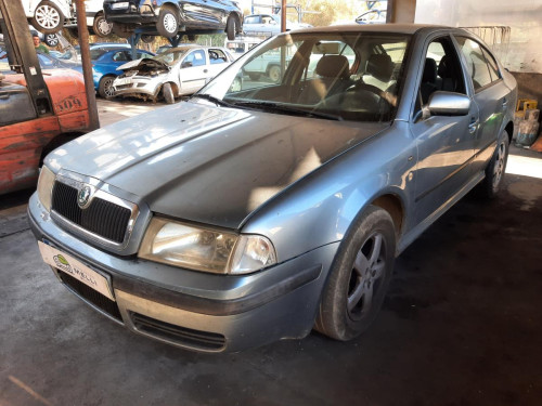  SKODA OCTAVIA BERLINA (1U2) 
