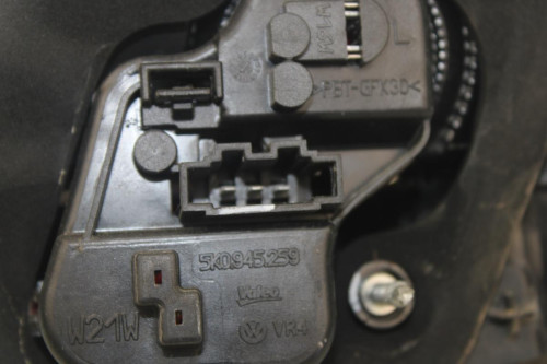PILOTO TRASERO IZQUIERDO INTERIOR Volkswagen GOLF VI (5K1)(10.2008) 