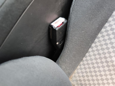 PRETENSOR AIRBAG DERECHO