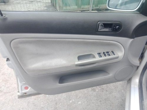  VOLKSWAGEN PASSAT BERLINA (3B2) 