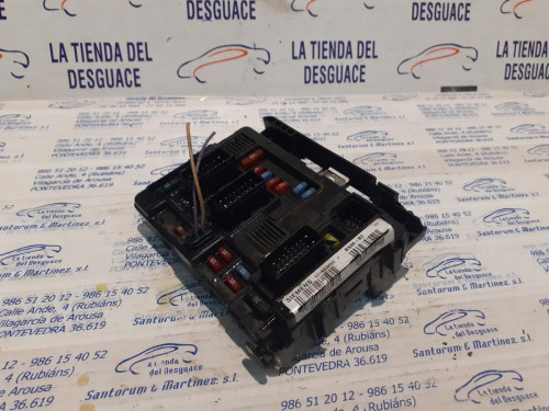  CAJA RELES / FUSIBLES 