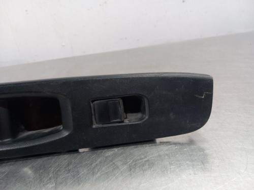  MANDO ELEVALUNAS DELANTERO DERECHO TOYOTA YARIS (P13) 