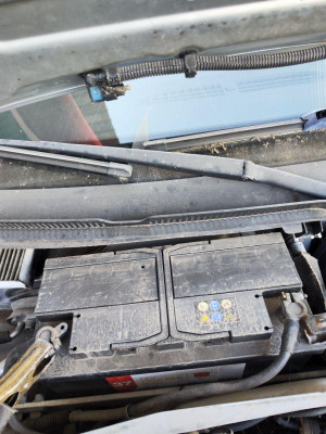 BRAZO LIMPIA DELANTERO DERECHO