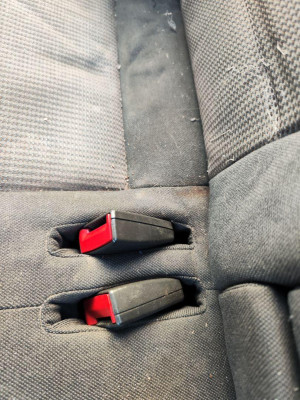 ENGANCHE CINTURON TRASERO DERECHO