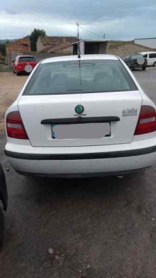 SKODA OCTAVIA BERLINA (1U2)