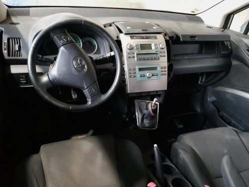  TOYOTA COROLLA VERSO (R1) 