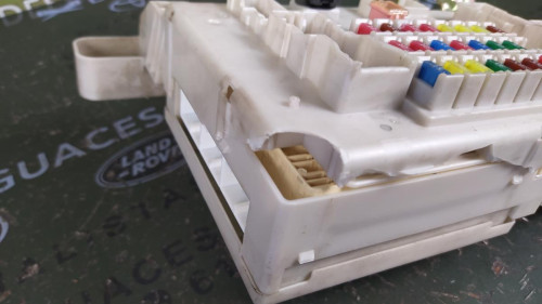 CAJA RELES / FUSIBLES Toyota LAND CRUISER (J12) 