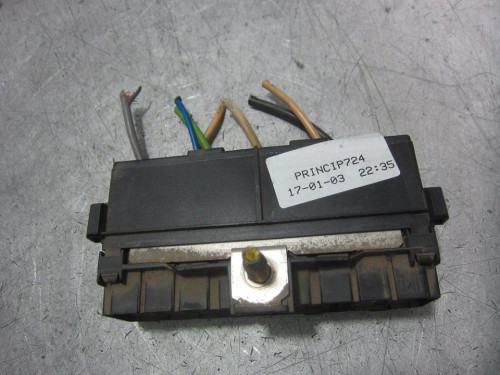  CAJA RELES / FUSIBLES 