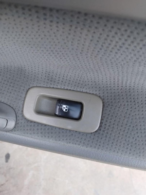 MANDO ELEVALUNAS DELANTERO DERECHO Chevrolet Nubira Berlina (2005->)