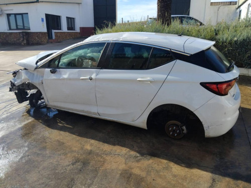 Opel Astra K Berlina 5p (09.2015->) — автомобиль-донор на запчасти 