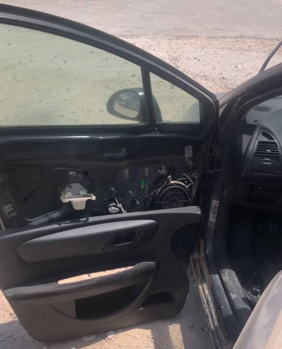 CITROEN C4 BERLINA — vehículo donante para recambios 