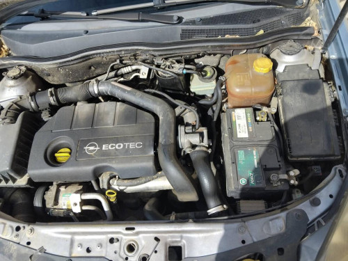 Opel Astra H Berlina (2004->) — vehículo donante para recambios 