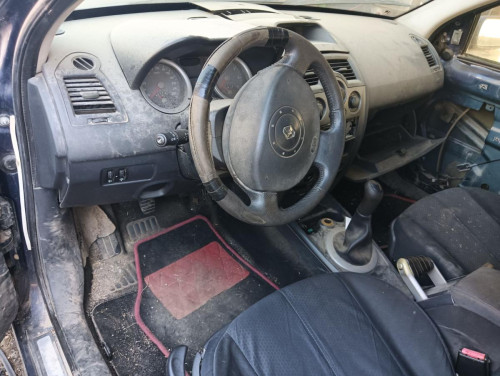 RENAULT MEGANE II BERLINA 5P — vehículo donante para recambios 