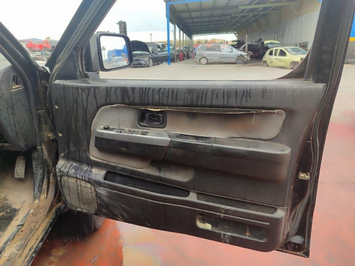 NISSAN PICKUP (D22) — vehículo donante para recambios 
