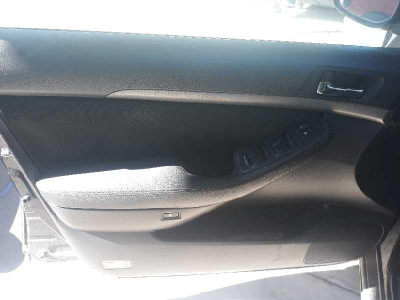 TOYOTA AVENSIS BERLINA (T25)