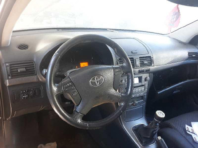 TOYOTA AVENSIS BERLINA (T25)