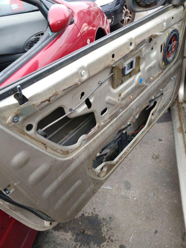 ELEVALUNAS DELANTERO IZQUIERDO used