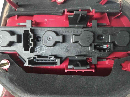 PILOTO TRASERO IZQUIERDO Volkswagen POLO III (6N1) 