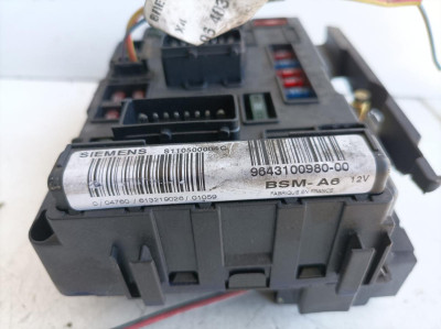 CAJA RELES / FUSIBLES