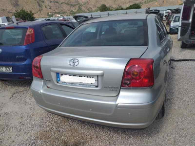 TOYOTA AVENSIS BERLINA (T25)
