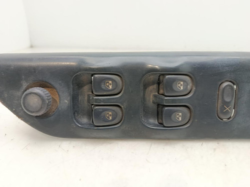 MANDO ELEVALUNAS DELANTERO IZQUIERDO Renault LAGUNA (B56) 