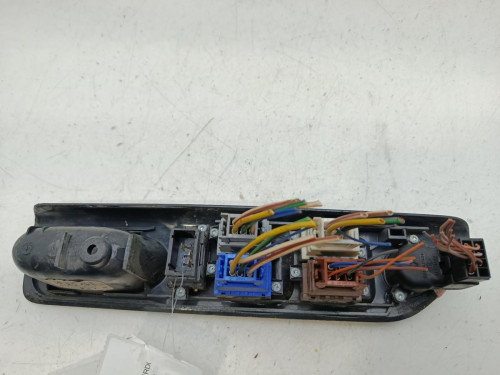 MANDO ELEVALUNAS DELANTERO IZQUIERDO Renault LAGUNA (B56) 
